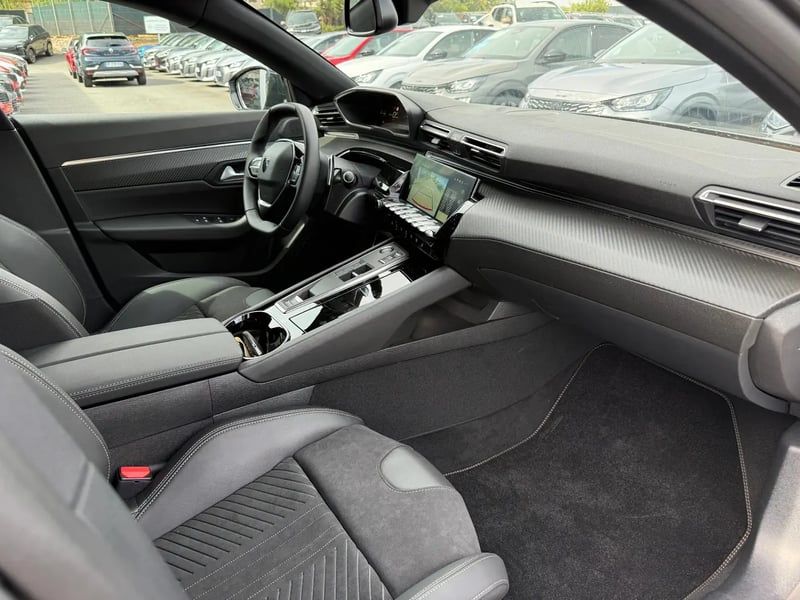 Photo de la voiture PEUGEOT 508 SW Hybrid 180 e-EAT8 Allure