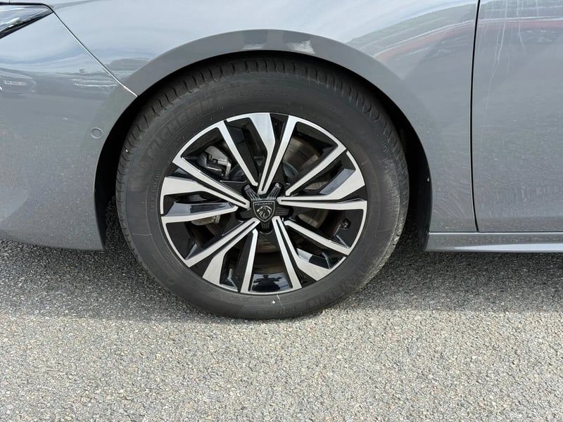 Photo de la voiture PEUGEOT 508 SW Hybrid 180 e-EAT8 Allure