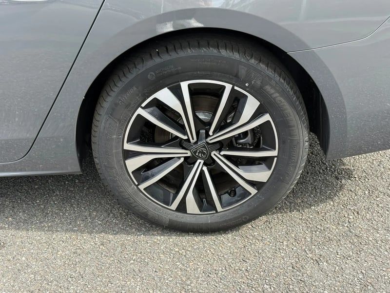 Photo de la voiture PEUGEOT 508 SW Hybrid 180 e-EAT8 Allure