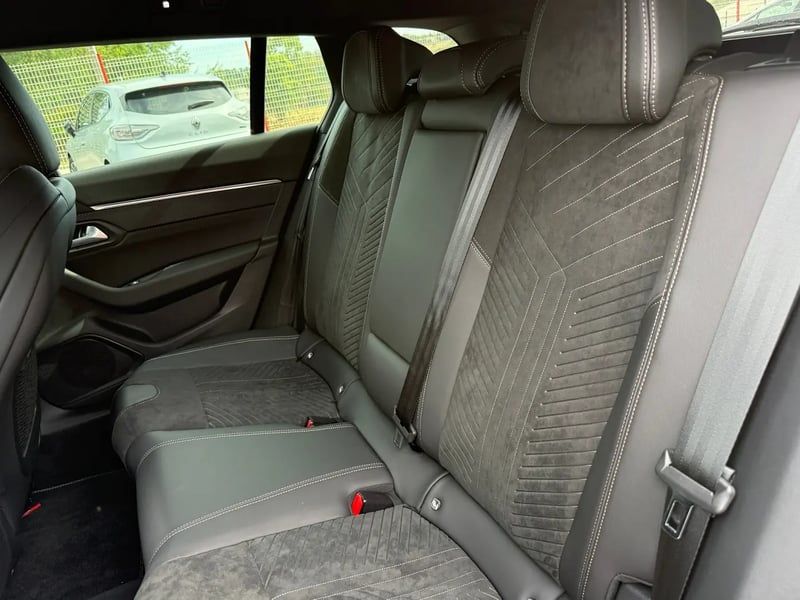 Photo de la voiture PEUGEOT 508 SW Hybrid 180 e-EAT8 Allure
