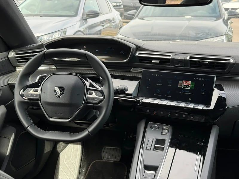 Photo de la voiture PEUGEOT 508 SW Hybrid 180 e-EAT8 Allure