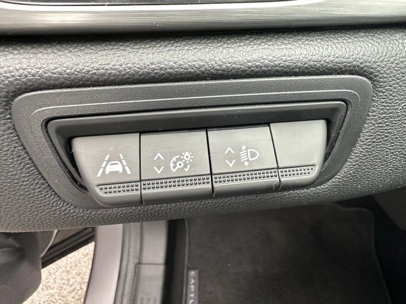 Photo de la voiture RENAULT CAPTUR Blue dCi 115 Intens