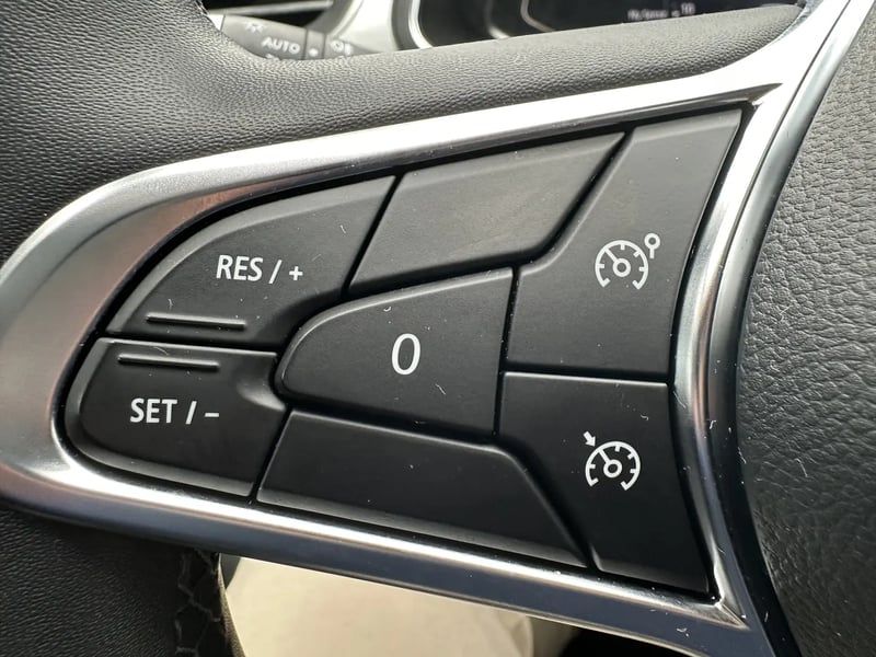 Photo de la voiture RENAULT CAPTUR Blue dCi 115 Intens