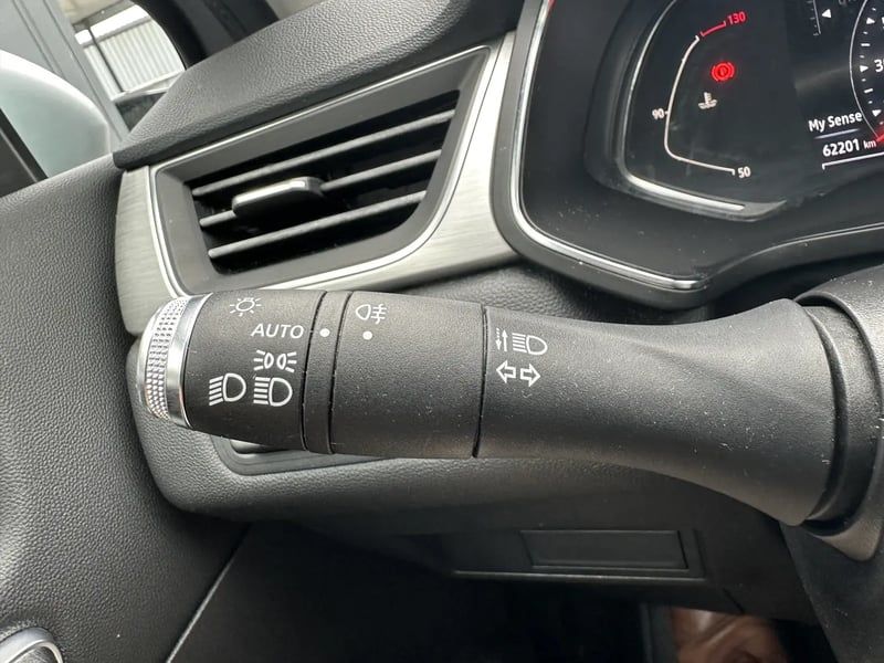 Photo de la voiture RENAULT CAPTUR Blue dCi 115 Intens