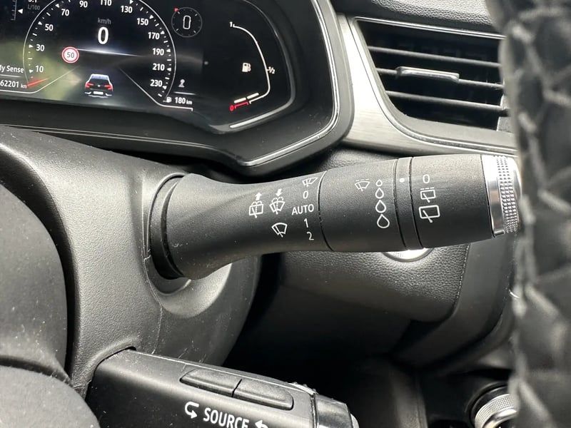 Photo de la voiture RENAULT CAPTUR Blue dCi 115 Intens