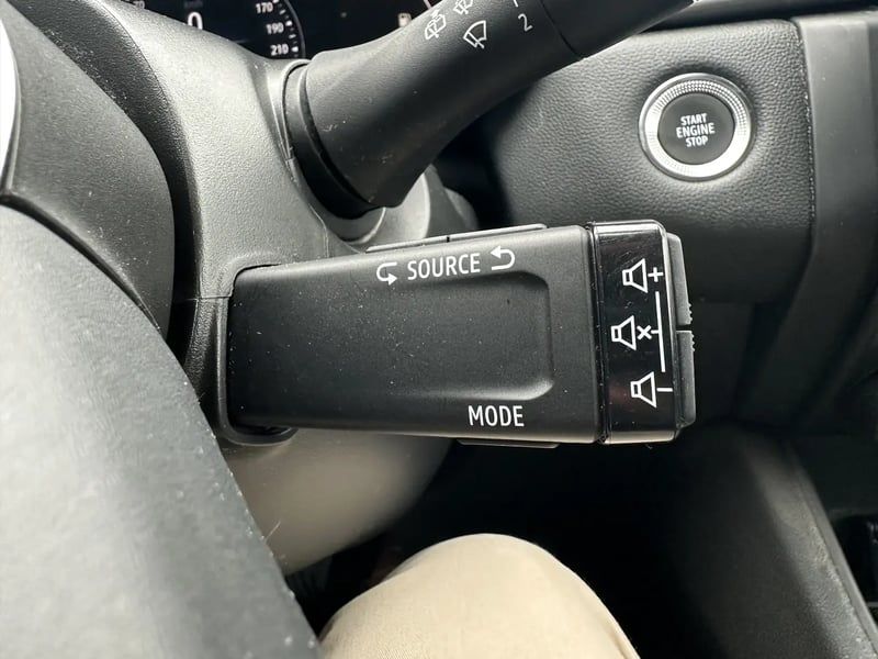 Photo de la voiture RENAULT CAPTUR Blue dCi 115 Intens