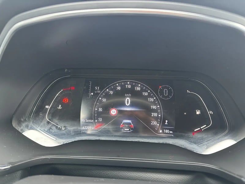 Photo de la voiture RENAULT CAPTUR Blue dCi 115 Intens