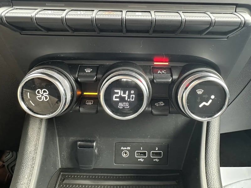 Photo de la voiture RENAULT CAPTUR Blue dCi 115 Intens