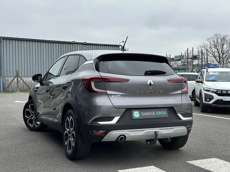 Photo de la voiture RENAULT CAPTUR Blue dCi 115 Intens