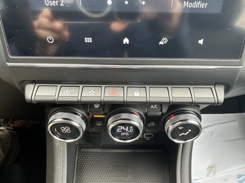 Photo de la voiture RENAULT CAPTUR Blue dCi 115 Intens