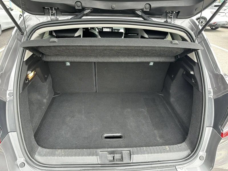 Photo de la voiture RENAULT CAPTUR Blue dCi 115 Intens