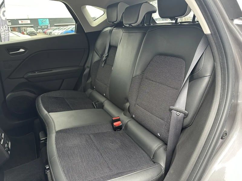 Photo de la voiture RENAULT CAPTUR Blue dCi 115 Intens