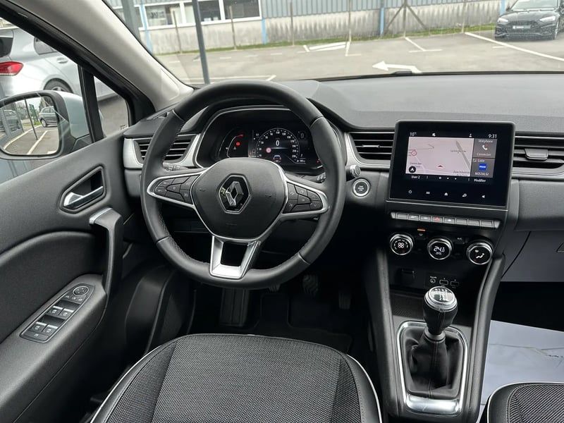 Photo de la voiture RENAULT CAPTUR Blue dCi 115 Intens