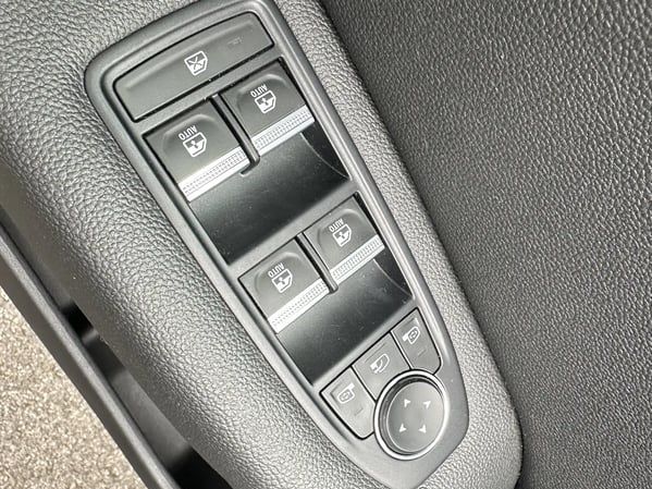 Photo de la voiture RENAULT CAPTUR Blue dCi 115 Intens