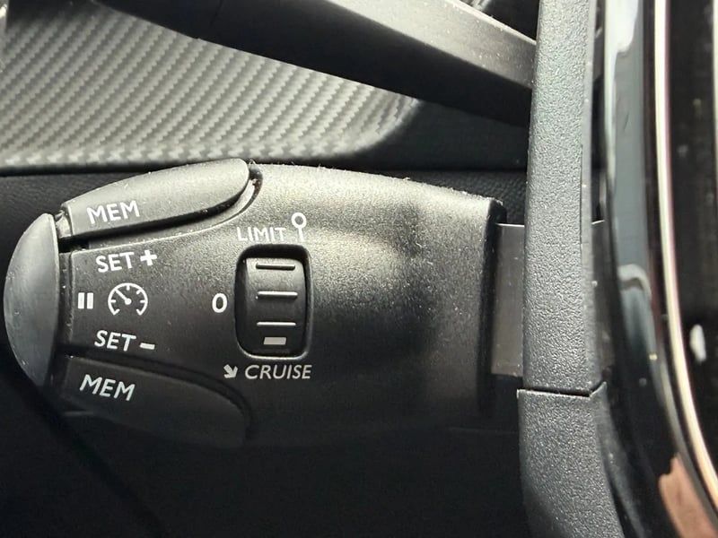 Photo de la voiture PEUGEOT 208 100 S&S BVM6 Allure