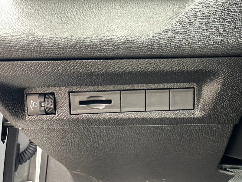 Photo de la voiture PEUGEOT 308 Hybrid 145 e-DCS6 Allure