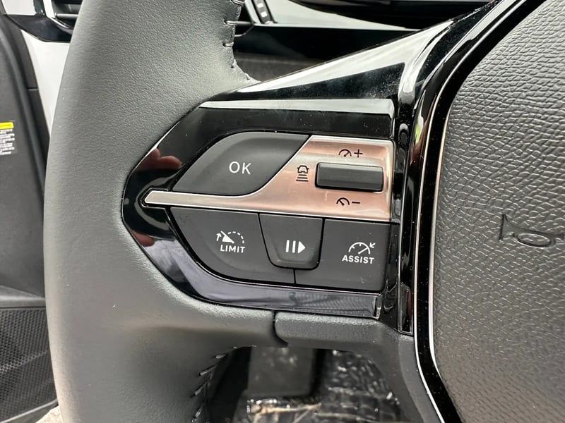 Photo de la voiture PEUGEOT 308 Hybrid 145 e-DCS6 Allure