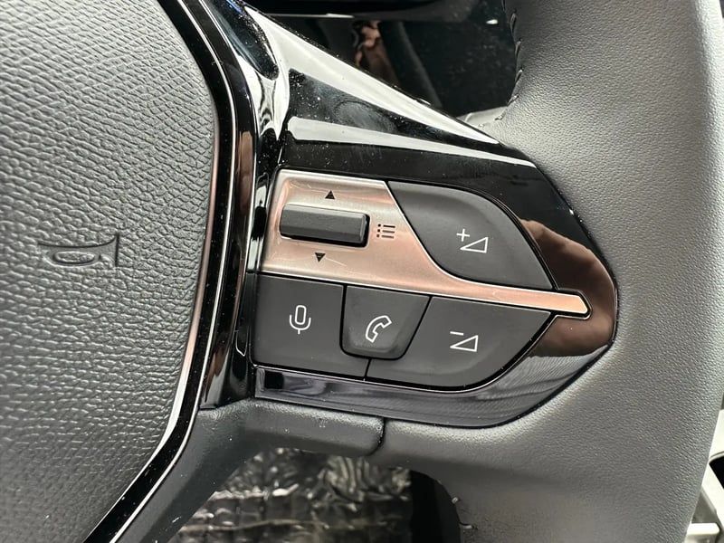 Photo de la voiture PEUGEOT 308 Hybrid 145 e-DCS6 Allure