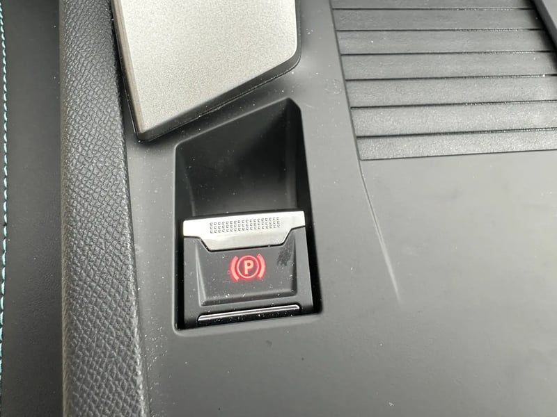 Photo de la voiture PEUGEOT 308 Hybrid 145 e-DCS6 Allure