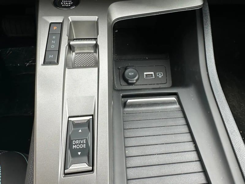 Photo de la voiture PEUGEOT 308 Hybrid 145 e-DCS6 Allure