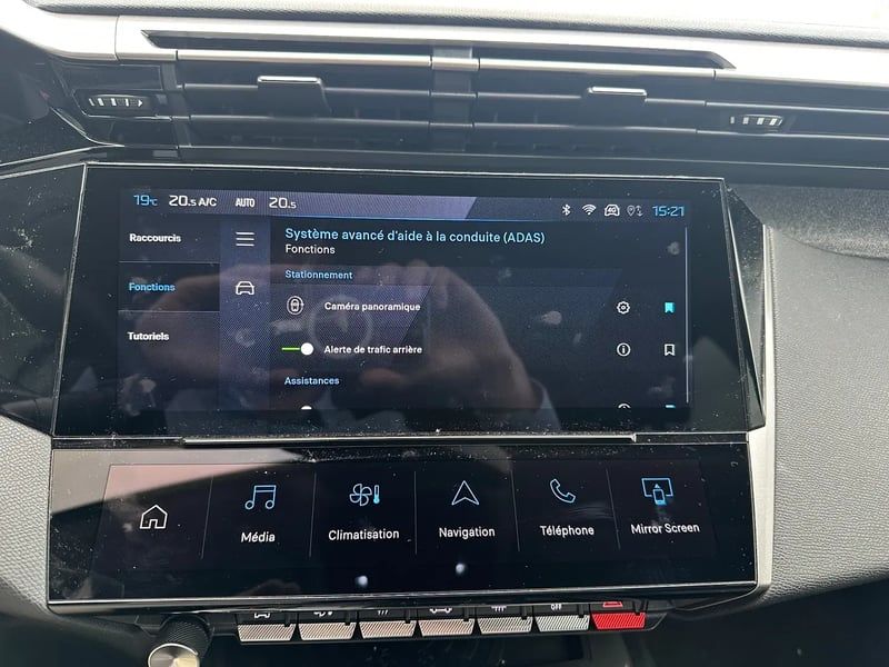 Photo de la voiture PEUGEOT 308 Hybrid 145 e-DCS6 Allure