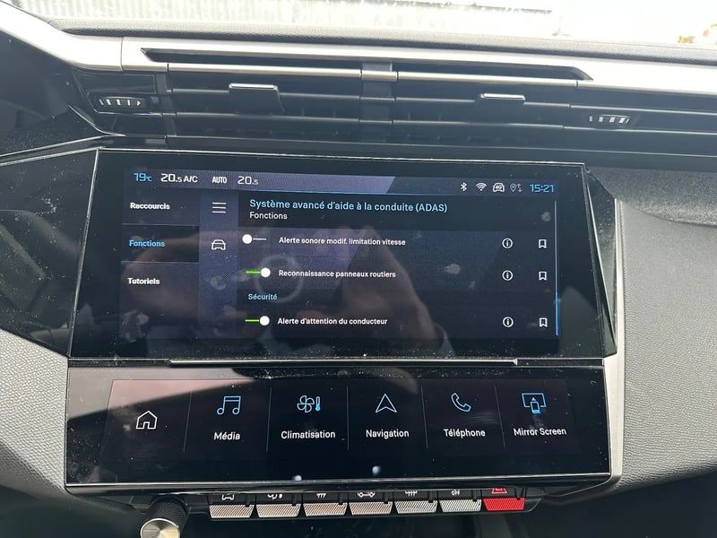 Photo de la voiture PEUGEOT 308 Hybrid 145 e-DCS6 Allure