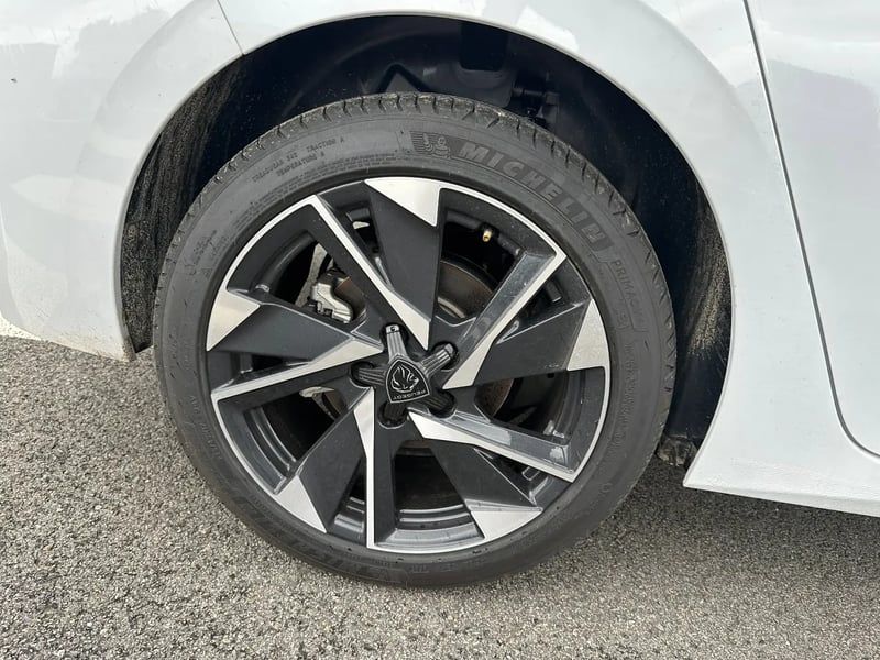 Photo de la voiture PEUGEOT 308 Hybrid 145 e-DCS6 Allure