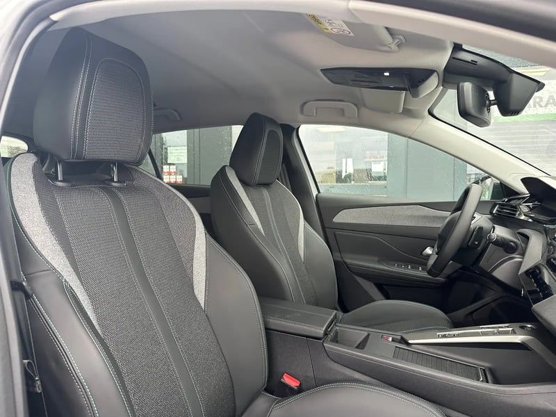 Photo de la voiture PEUGEOT 308 Hybrid 145 e-DCS6 Allure