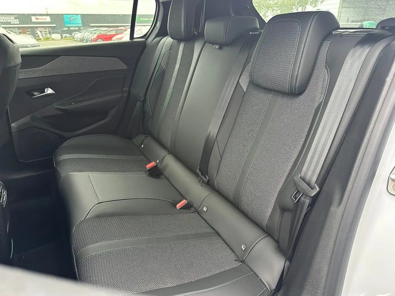 Photo de la voiture PEUGEOT 308 Hybrid 145 e-DCS6 Allure