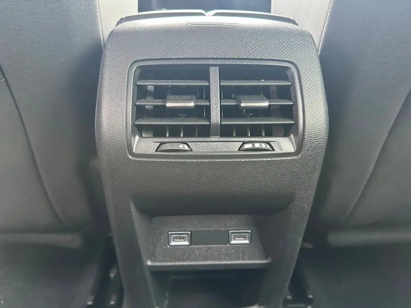 Photo de la voiture PEUGEOT 308 Hybrid 145 e-DCS6 Allure