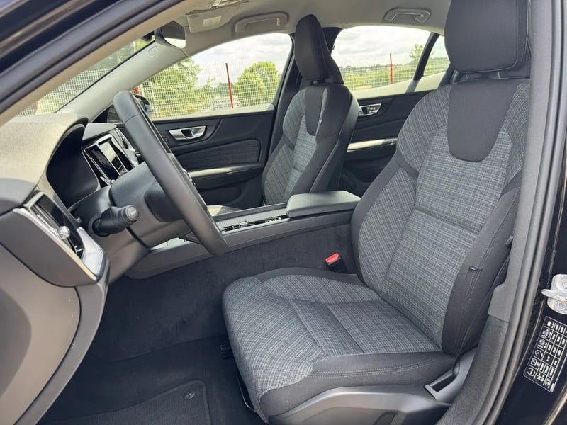 Photo de la voiture VOLVO S60 B4 197 ch DCT7 Core+ - 4P