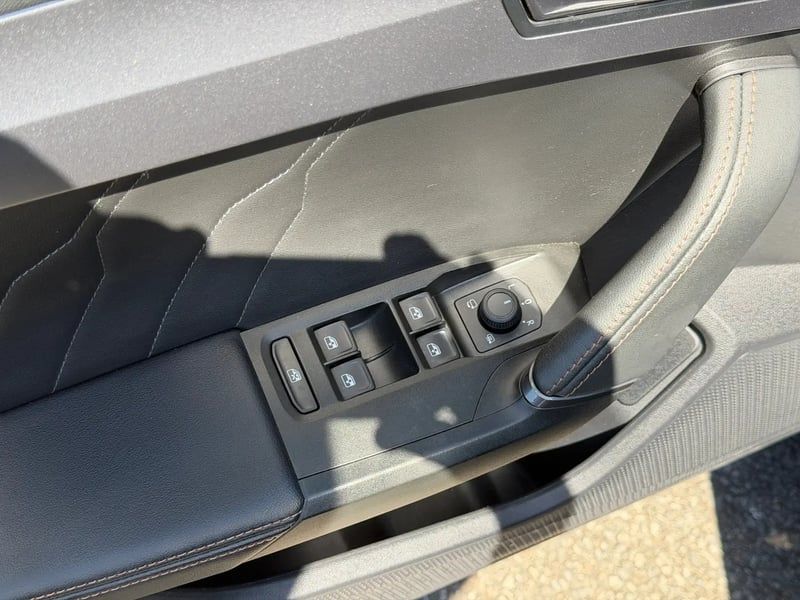 Photo de la voiture CUPRA FORMENTOR 1.4 e-HYBRID 204 ch DSG6 V