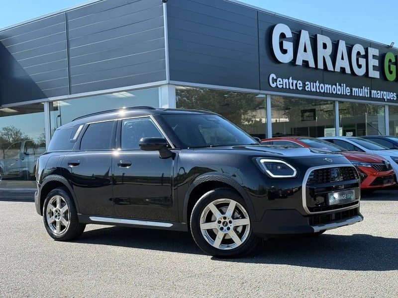 Photo de la voiture MINI COUNTRYMAN U25 163 ch DKG7 D Favoured