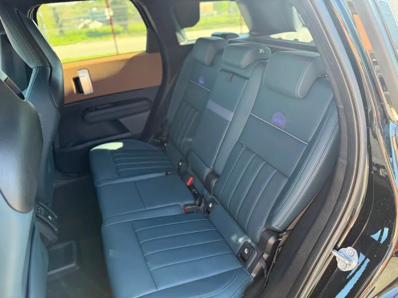 Photo de la voiture MINI COUNTRYMAN U25 163 ch DKG7 D Favoured