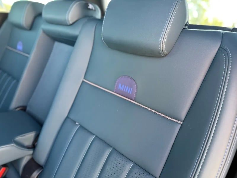 Photo de la voiture MINI COUNTRYMAN U25 163 ch DKG7 D Favoured