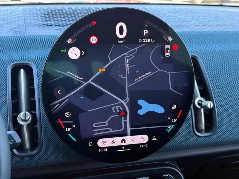 Photo de la voiture MINI COUNTRYMAN U25 163 ch DKG7 D Favoured