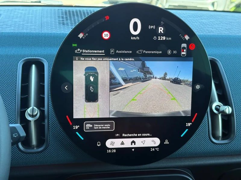 Photo de la voiture MINI COUNTRYMAN U25 163 ch DKG7 D Favoured