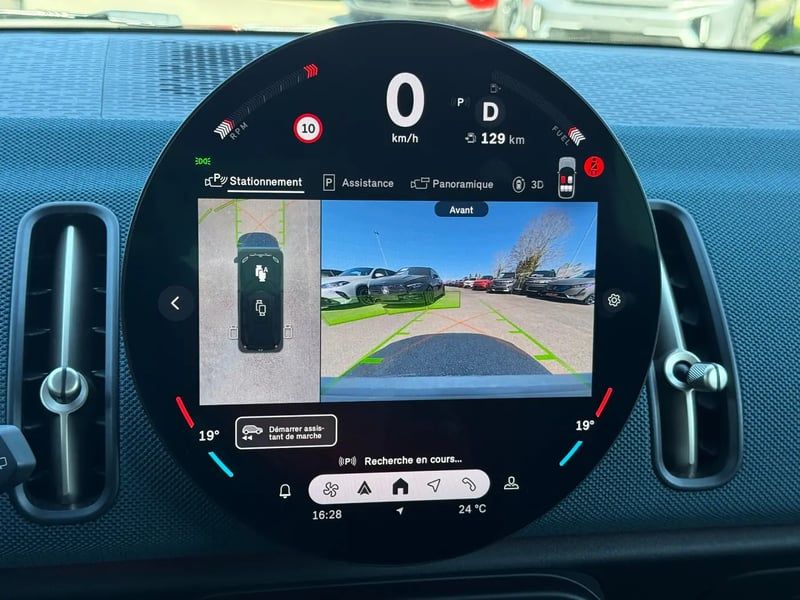 Photo de la voiture MINI COUNTRYMAN U25 163 ch DKG7 D Favoured