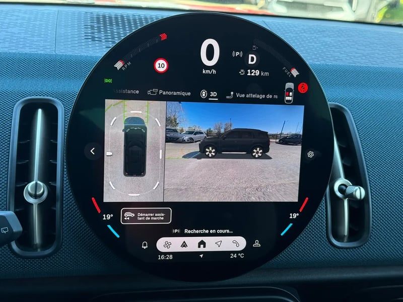 Photo de la voiture MINI COUNTRYMAN U25 163 ch DKG7 D Favoured