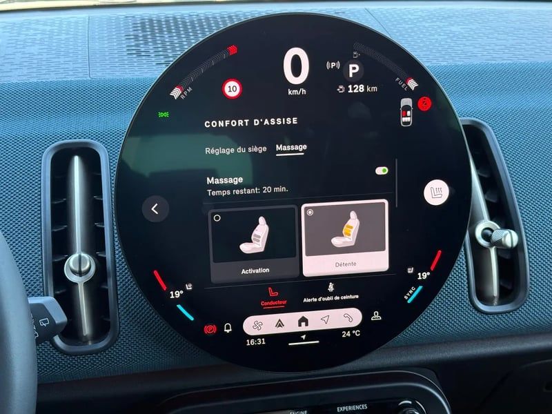 Photo de la voiture MINI COUNTRYMAN U25 163 ch DKG7 D Favoured