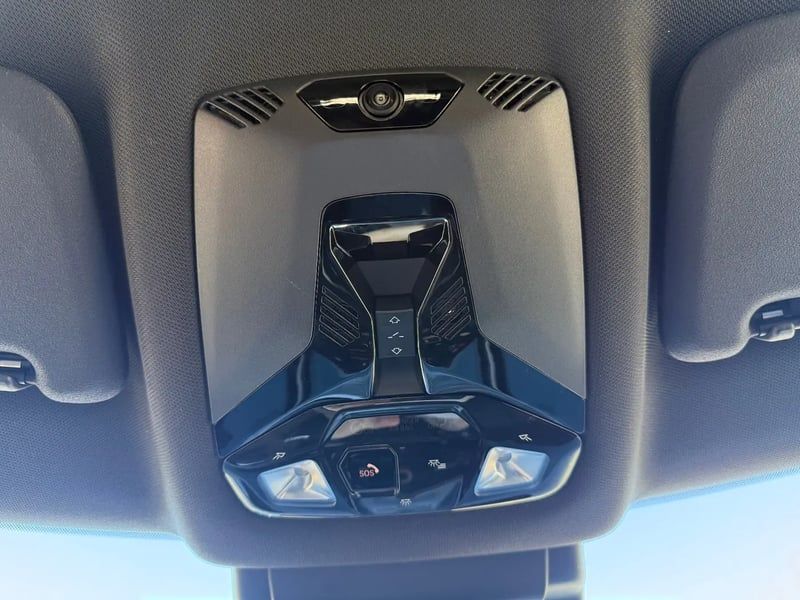 Photo de la voiture MINI COUNTRYMAN U25 163 ch DKG7 D Favoured