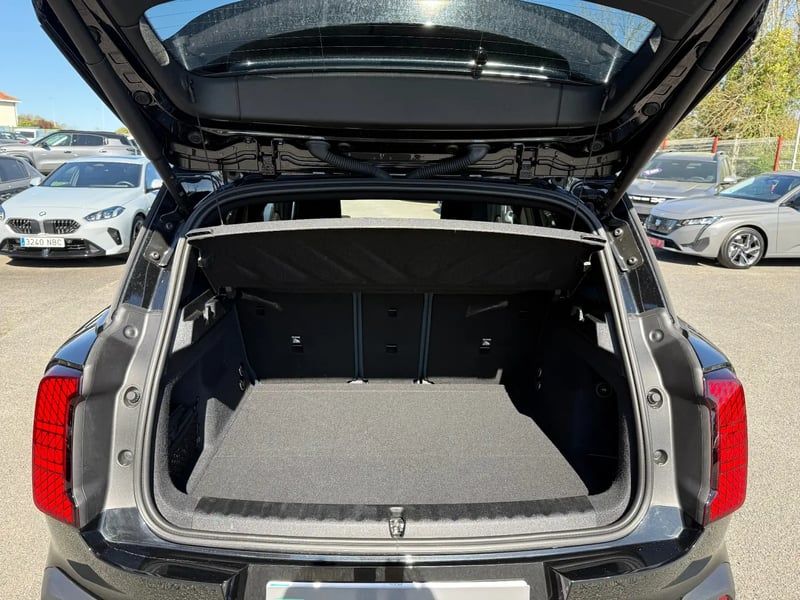 Photo de la voiture MINI COUNTRYMAN U25 163 ch DKG7 D Favoured