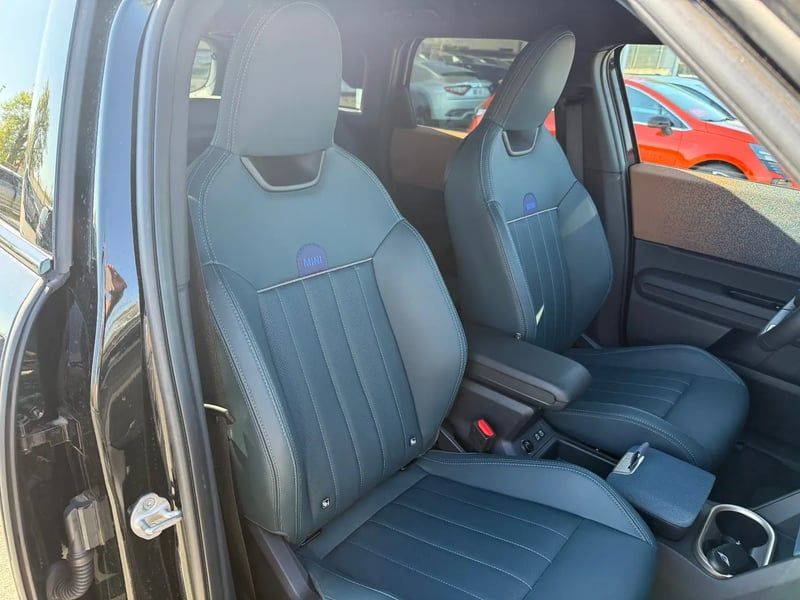 Photo de la voiture MINI COUNTRYMAN U25 163 ch DKG7 D Favoured