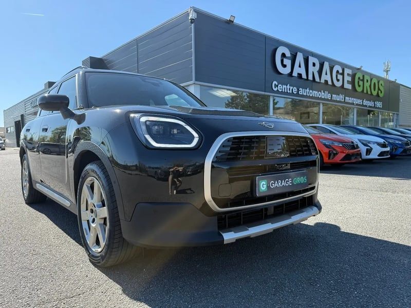 Photo de la voiture MINI COUNTRYMAN U25 163 ch DKG7 D Favoured