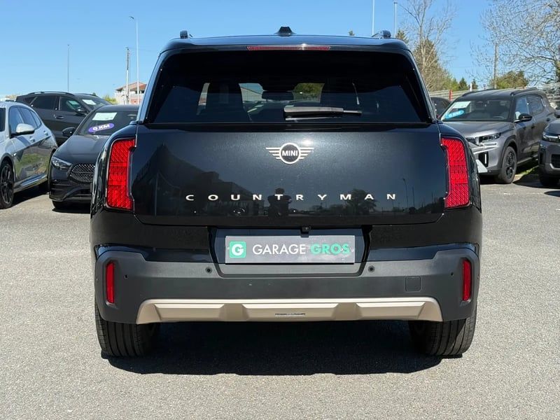 Photo de la voiture MINI COUNTRYMAN U25 163 ch DKG7 D Favoured