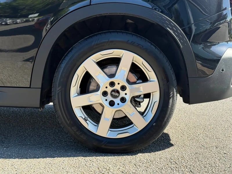 Photo de la voiture MINI COUNTRYMAN U25 163 ch DKG7 D Favoured