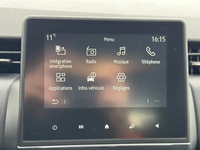 Photo de la voiture RENAULT CLIO V E-Tech full hybrid 145 Equilibre