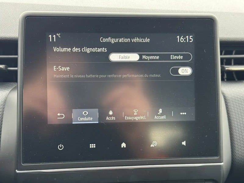 Photo de la voiture RENAULT CLIO V E-Tech full hybrid 145 Equilibre