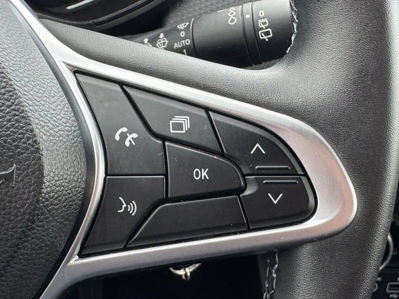 Photo de la voiture RENAULT CLIO V E-Tech full hybrid 145 Equilibre