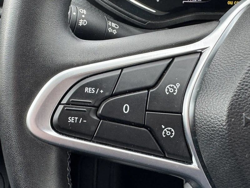 Photo de la voiture RENAULT CLIO V E-Tech full hybrid 145 Equilibre